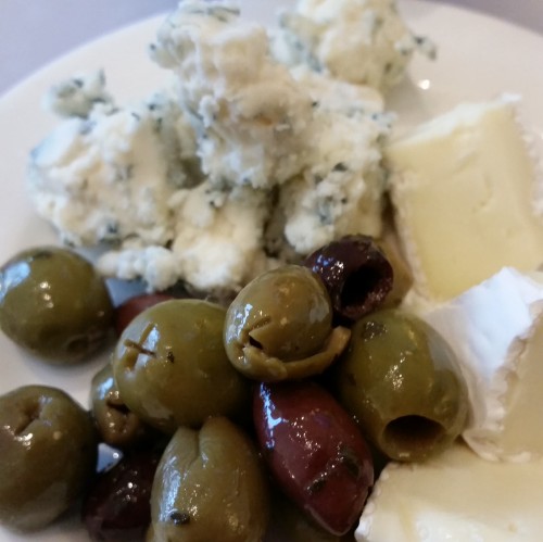 ba lounge sfo olives cheese 500x499