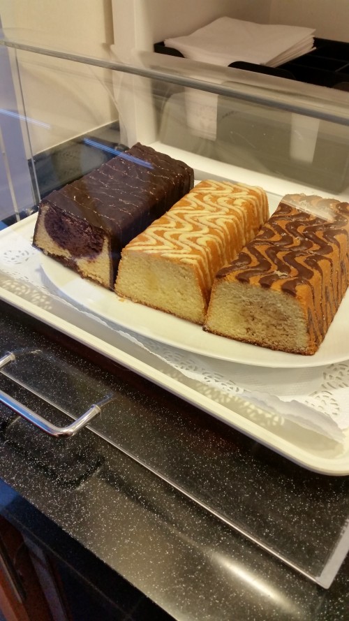 cathay pacific first class lounge cake 500x889