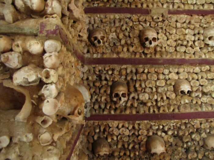 chapel of bones capela dos ossos faro 700x525