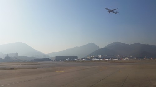 hong kong international airport planes 500x281