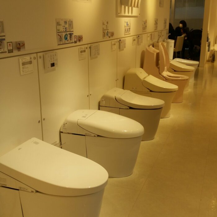 toto toilet showroom tokyo 700x700