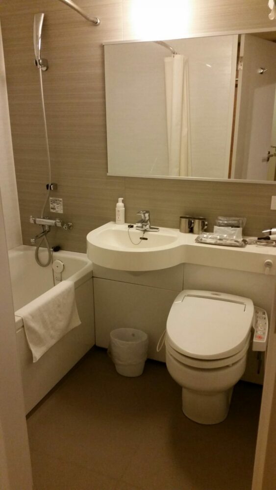 sakura terrace bathroom 563x1000