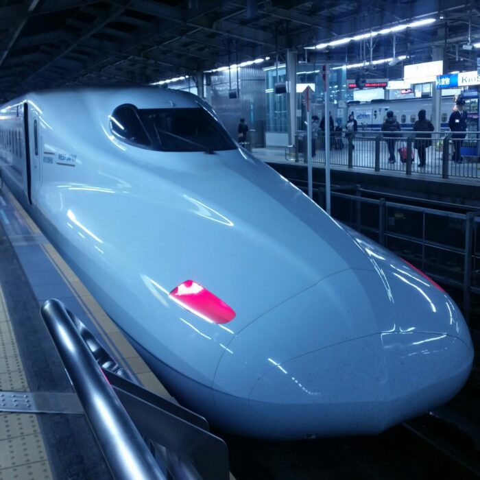 shinkansen japan 700x700