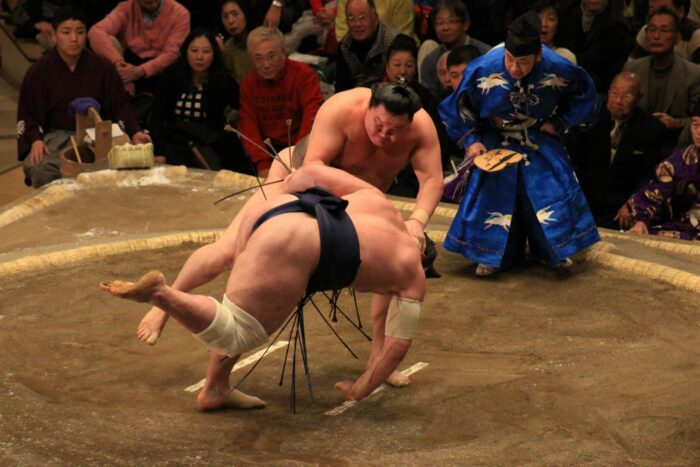 sumo wrestling 700x467