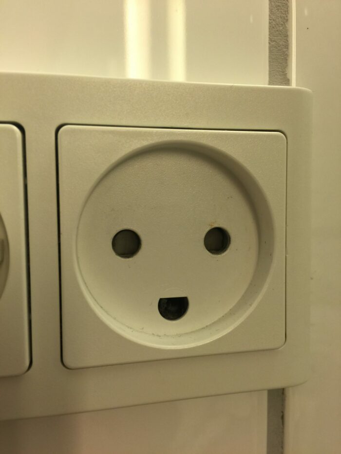happy power outlet 700x933