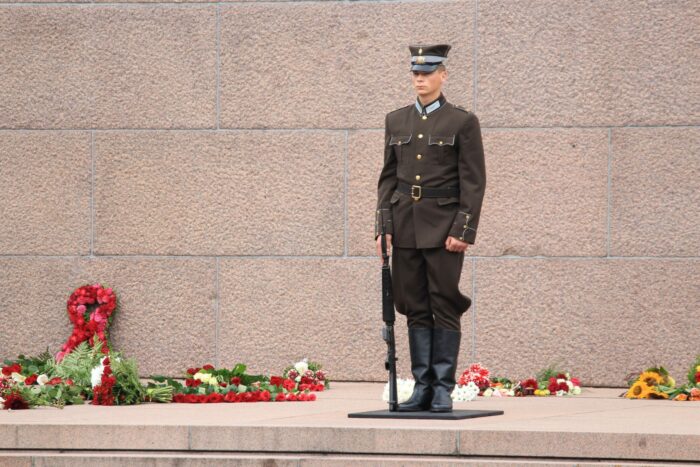 freedom monument guard 700x467