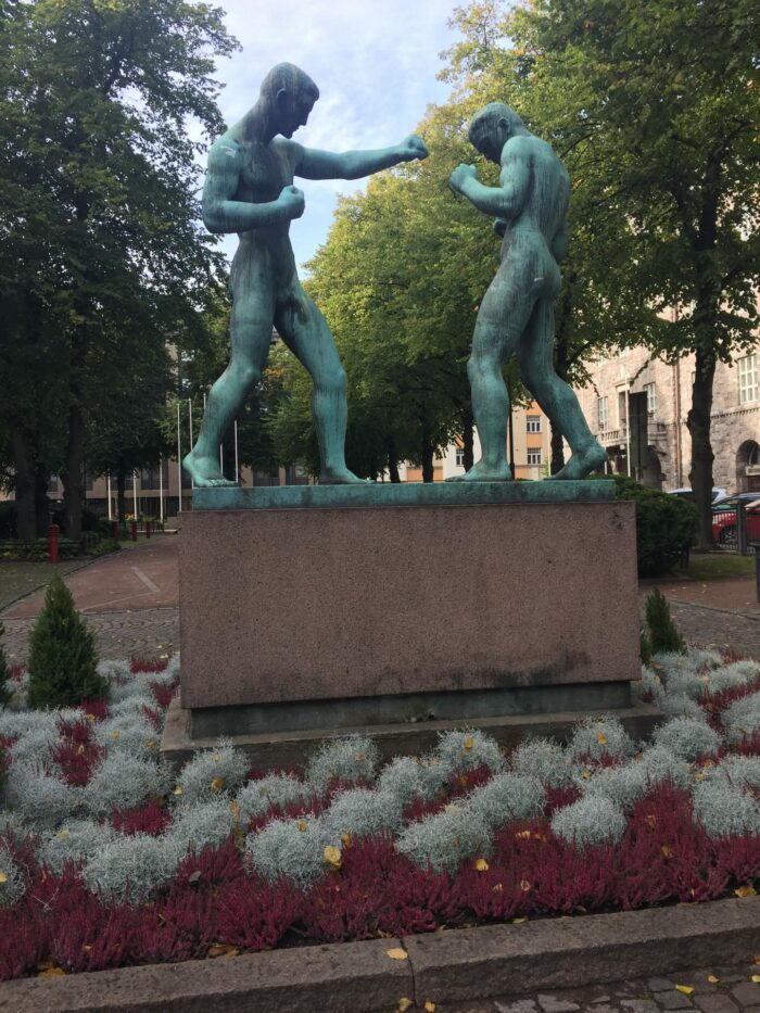 helsinki boxing statue 700x933