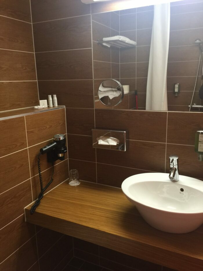 hotel bern bathroom 700x933