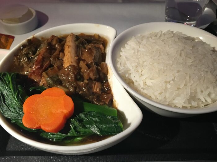 cathay pacific business class dinner 700x525