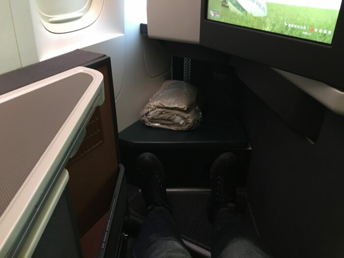 cathay pacific business class legroom 700x525