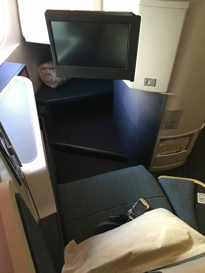 cathay pacific business class seat 700x933