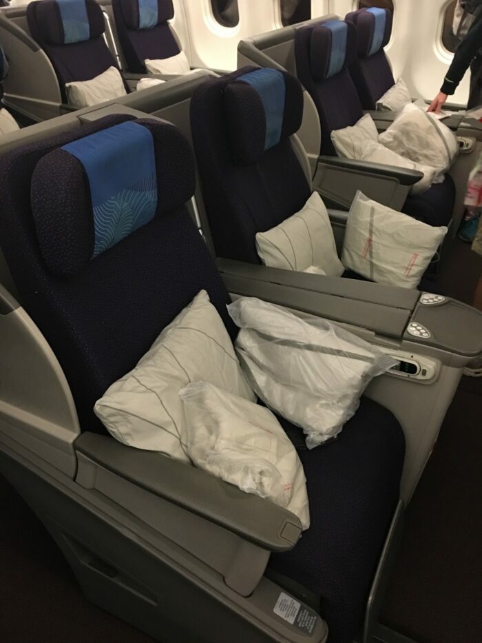 malaysia airlines business class airbus a330 300 cabin 700x933
