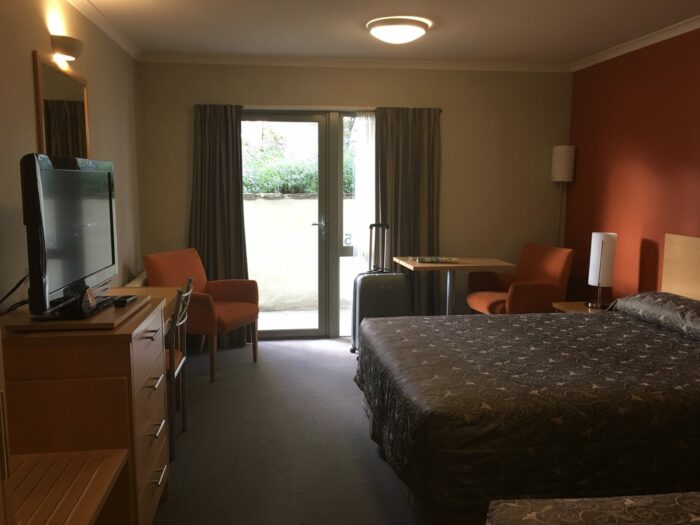 queenstown motel apartments room 700x525