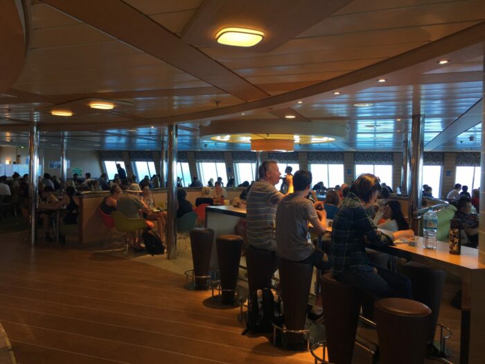 interislander ferry lounge 700x525