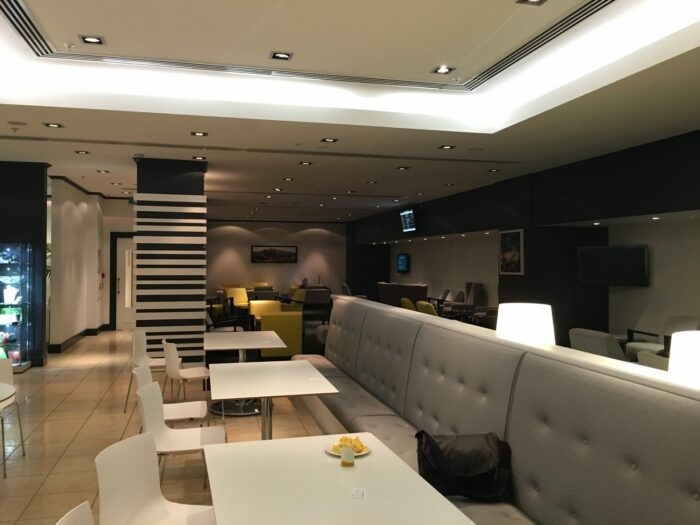 emperor lounge auckland airport 700x525