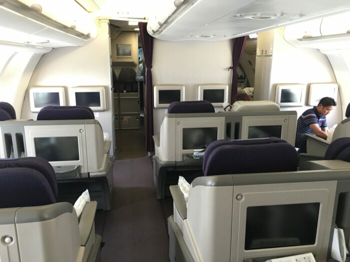 malaysia airlines business class airbus a330 300 old 700x525