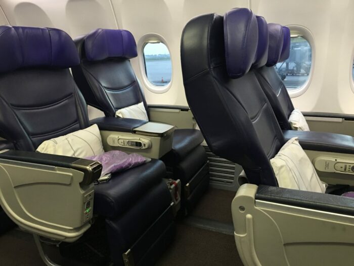 malaysia airlines regional business class boeing 737 700x525