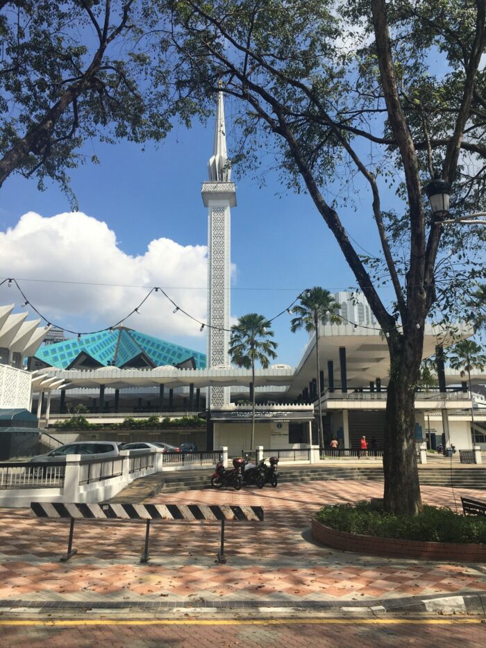 national mosque of malaysia 700x933