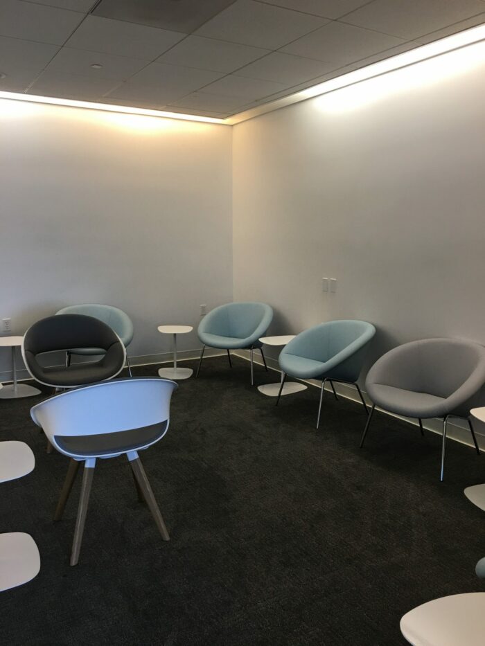 air france klm lounge sfo business center work room 700x933