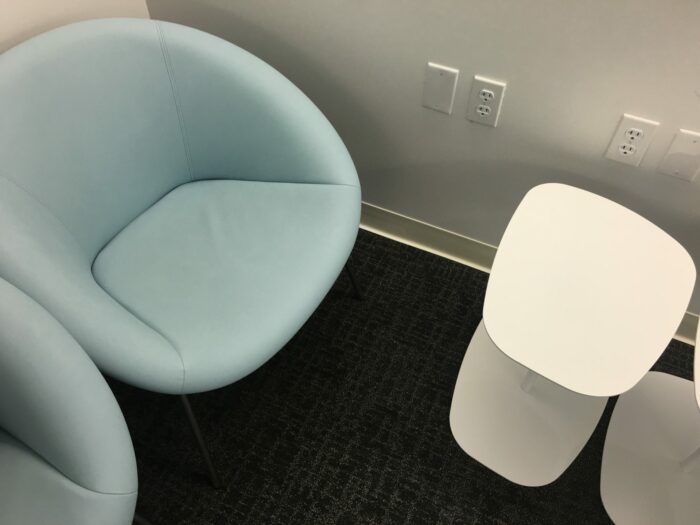 air france klm lounge sfo chairs tables power outlets 700x525