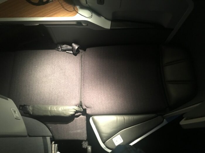 american airlines business class boeing 777 300er los angeles lax to london heathrow lhr lie flat seat 700x525