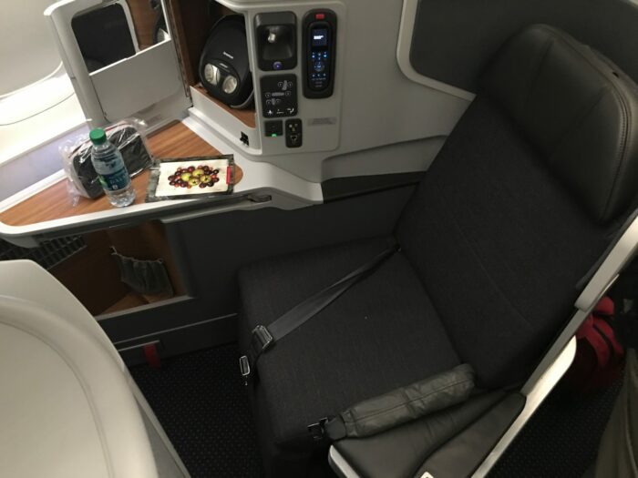 american airlines business class boeing 777 300er los angeles lax to london heathrow lhr seat 700x525