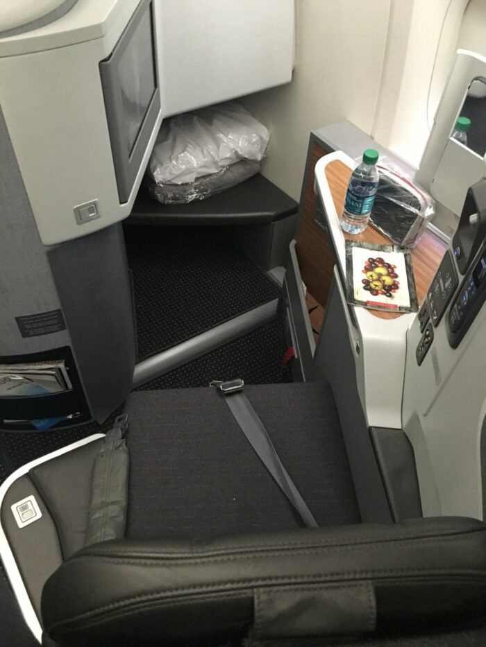 american airlines business class boeing 777 300er los angeles lax to london heathrow lhr seating 700x933