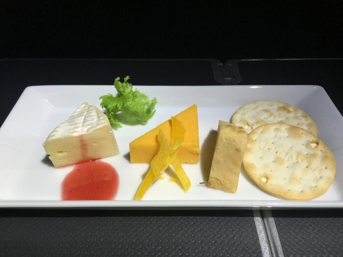jal business class boeing 787 osaka to los angeles cheese platter 700x525