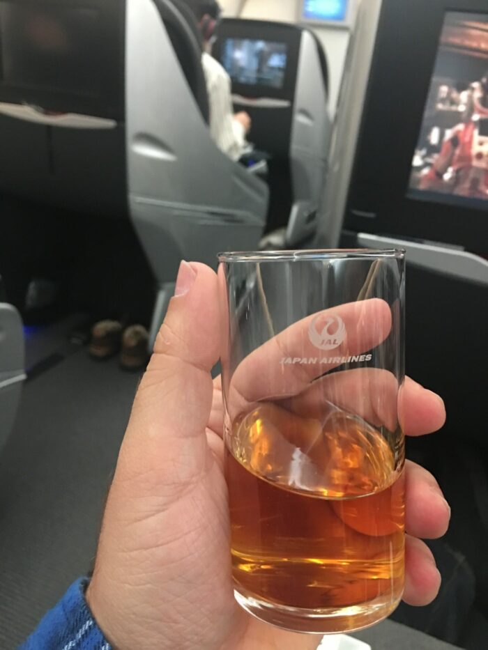 jal business class boeing 787 osaka to los angeles japanese whisky 700x933