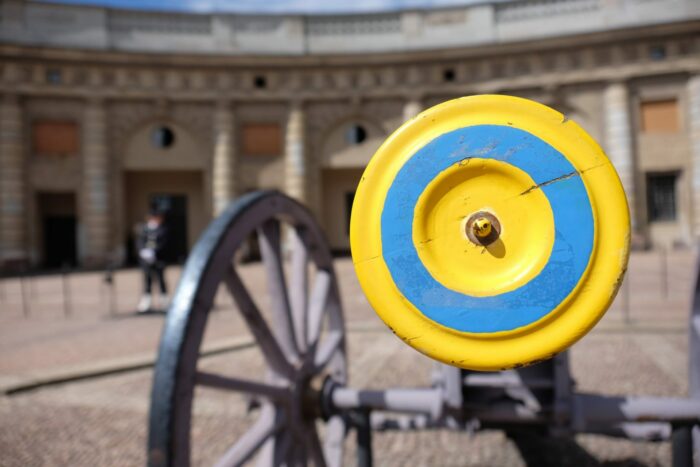 royal palace guard cannon stockholm 700x467