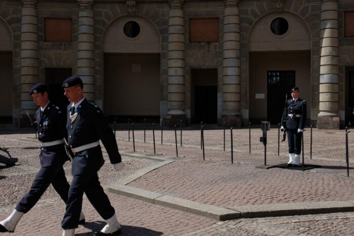 royal palace guards stockholm 700x467