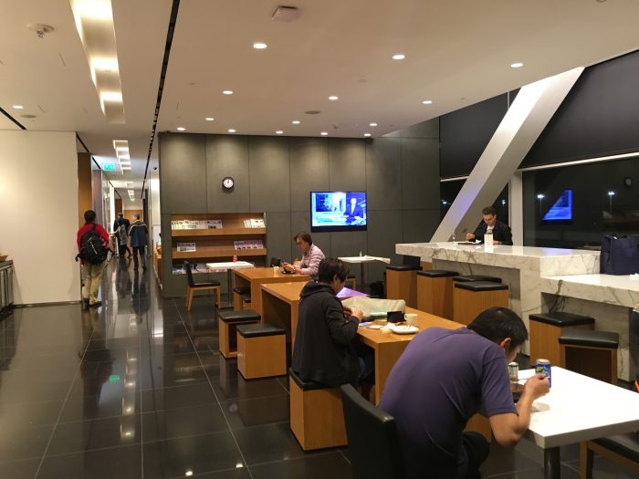 cathay pacific lounge san francisco sfo dining room 700x525