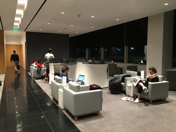 cathay pacific lounge san francisco sfo seating pods 700x525