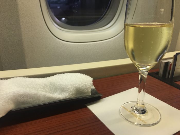 japan airlines boeing 777 300er first class san francisco sfo tokyo haneda hnd champagne towel 700x525