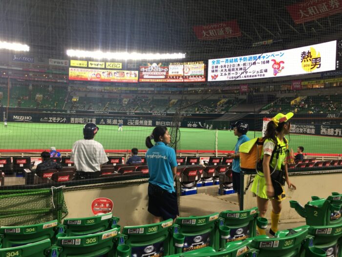attending a japanese baseball game beer backpacks 700x525