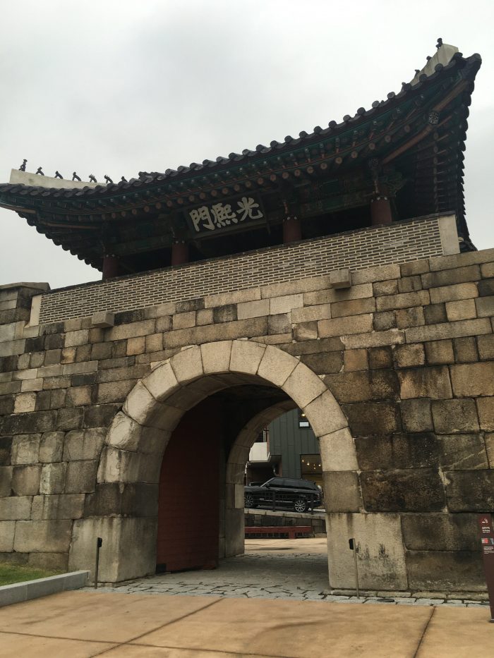 gwanghuimun gate 700x933