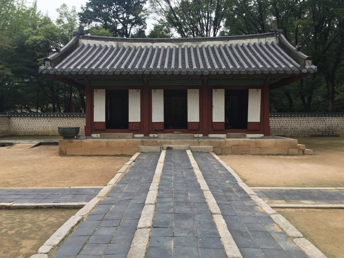 jongmyo shrine paths 700x525