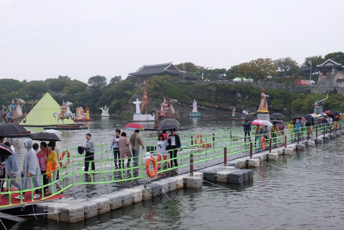 jinju lantern festival floating bridge 700x467