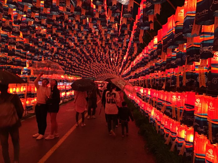 lantern tunnel jinju lantern festival 700x525