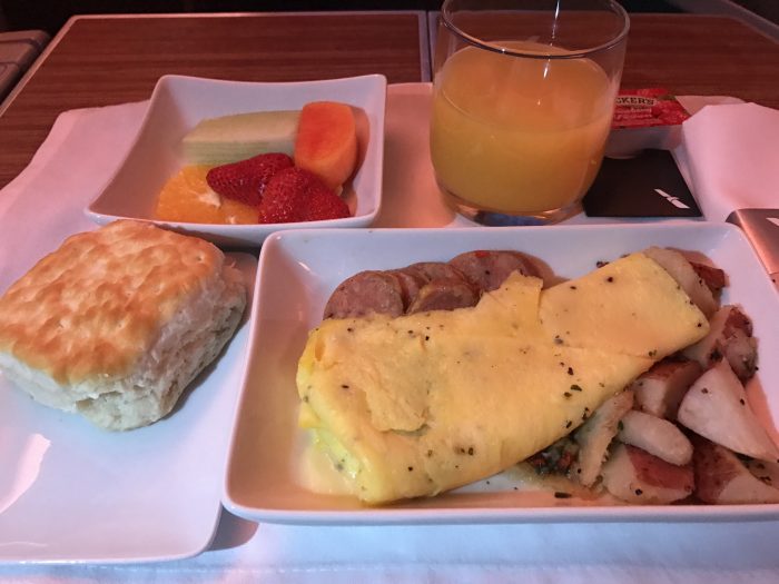 american airlines business class boeing 777 200 los angeles to london heathrow breakfast 700x525