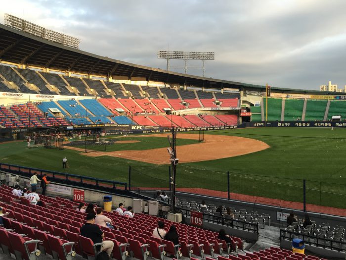 attending korean baseball game seoul 700x525