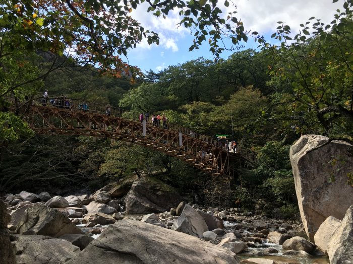 biseondae bridge seoraksan 700x525