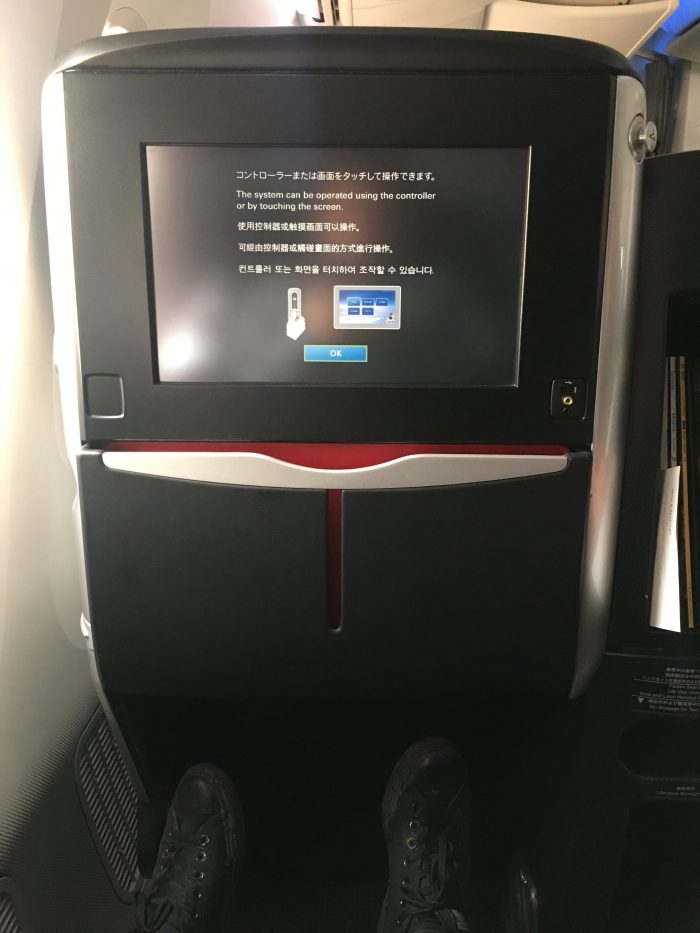 jal business class boeing 787 seatback screen 700x933