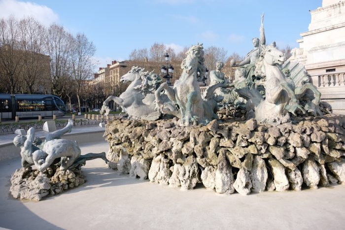 monument aux girondins bordeaux winter 700x467