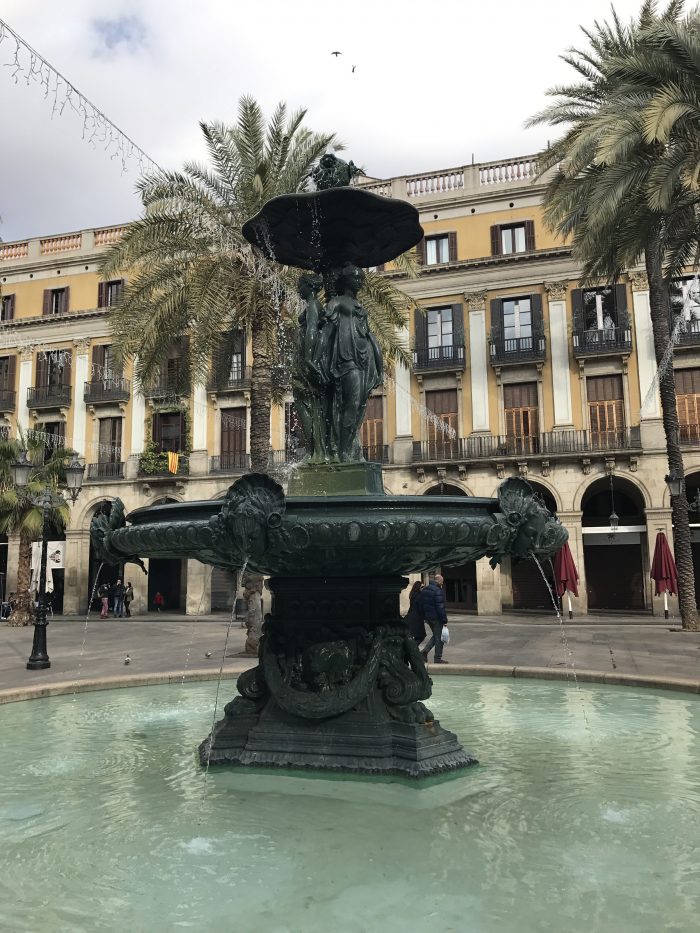 plaça reial fountain gothic quarter barcelona 700x933