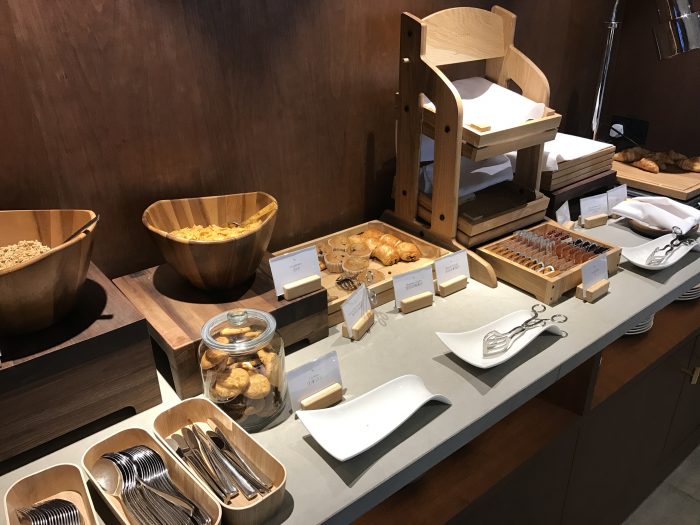 cathay pacific business class lounge london heathrow pastries 700x525
