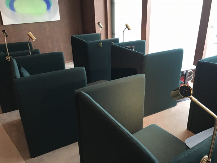cathay pacific business class lounge london heathrow private seats 700x525