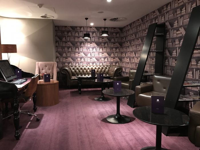 no 1 traveler lounge london heathrow club room 700x525