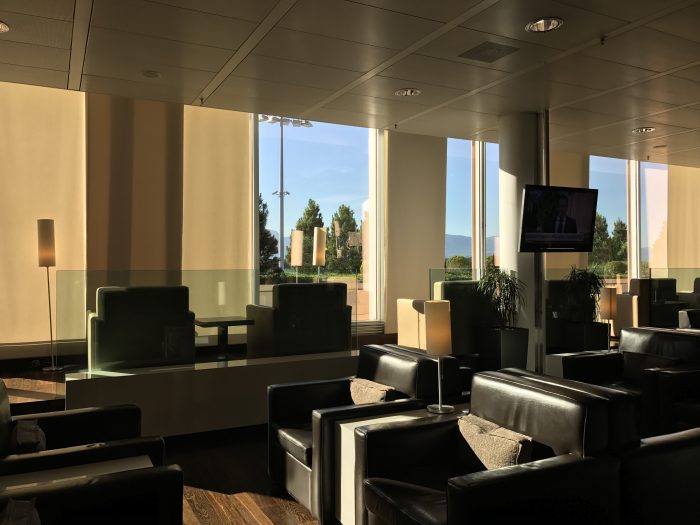 dnata skyview lounge geneva airport seating sunlight 700x525