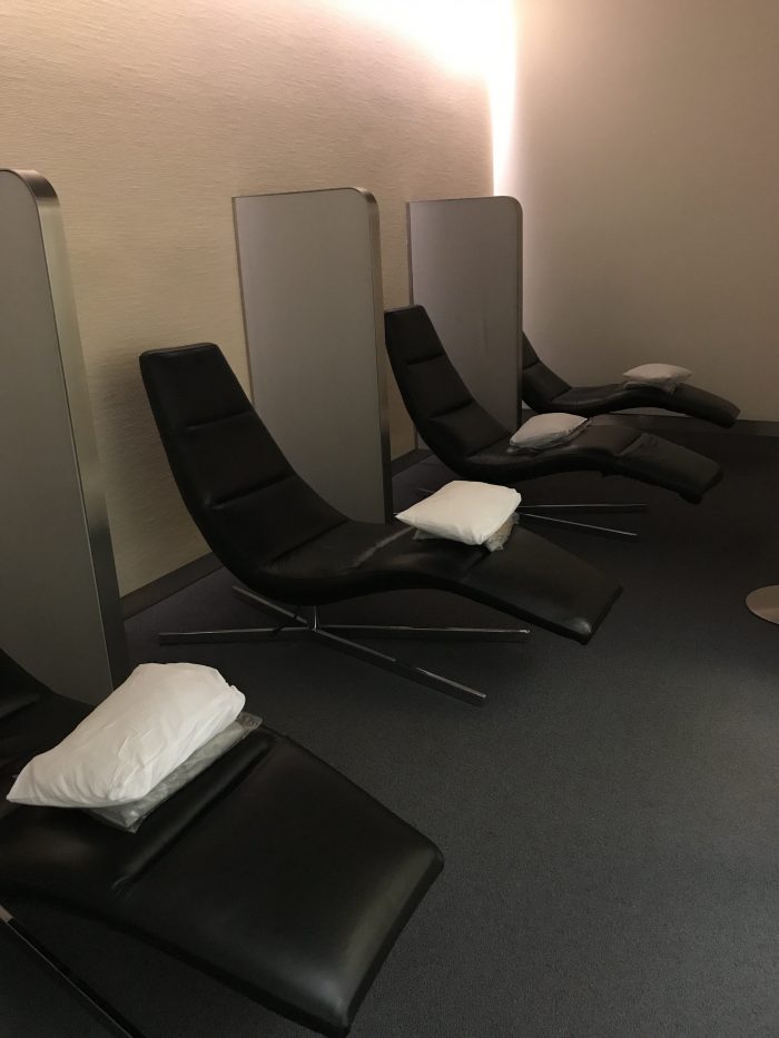lufthansa welcome lounge frankfurt airport nap room 700x933